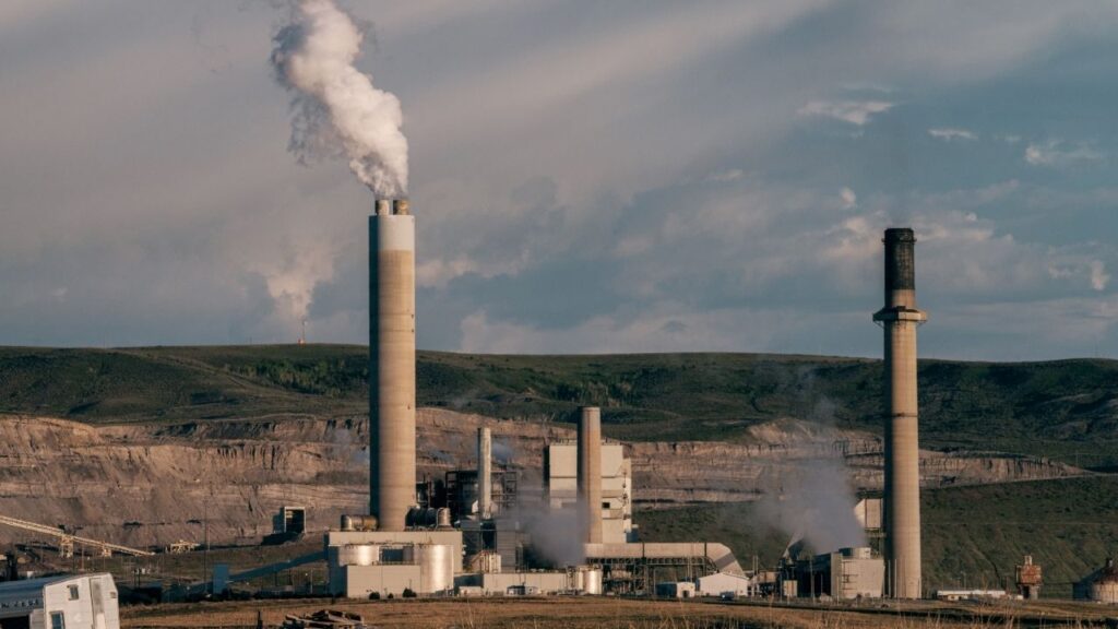 A coal-burning power plant near coal mines in Kemmerer, Wyo., June 9, 2024. America’s greenhouse gas emissions increased by 2.4% in 2025 after two years of decline amid a resurgence of coal power, according to estimates published on Jan. 13, 2026. A key reason: an uptick in coal usage, driven in part by an expansion of power-hungry data centers for artificial intelligence. (Benjamin Rasmussen/The New York Times)