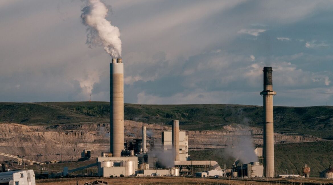 A coal-burning power plant near coal mines in Kemmerer, Wyo., June 9, 2024. America’s greenhouse gas emissions increased by 2.4% in 2025 after two years of decline amid a resurgence of coal power, according to estimates published on Jan. 13, 2026. A key reason: an uptick in coal usage, driven in part by an expansion of power-hungry data centers for artificial intelligence. (Benjamin Rasmussen/The New York Times)