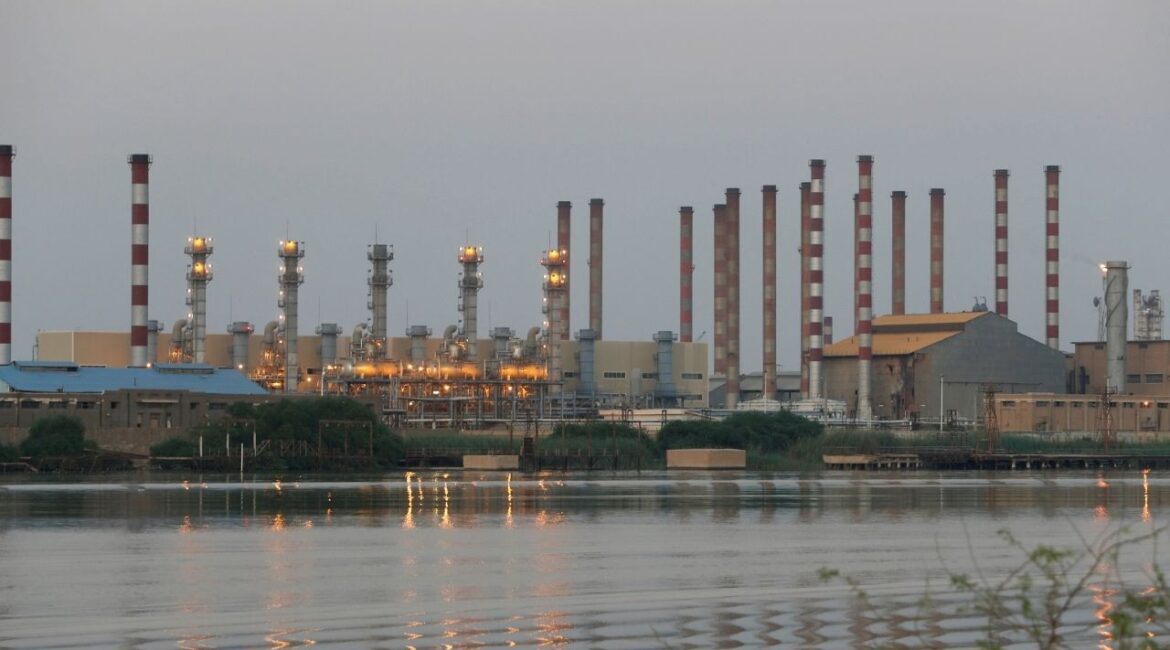 A general view of Abadan oil refinery in southwest Iran, is pictured from Iraqi side of Shatt al-Arab in Al-Faw south of Basra, Iraq September 21, 2019. (Reuters/Essam Al-Sudani)