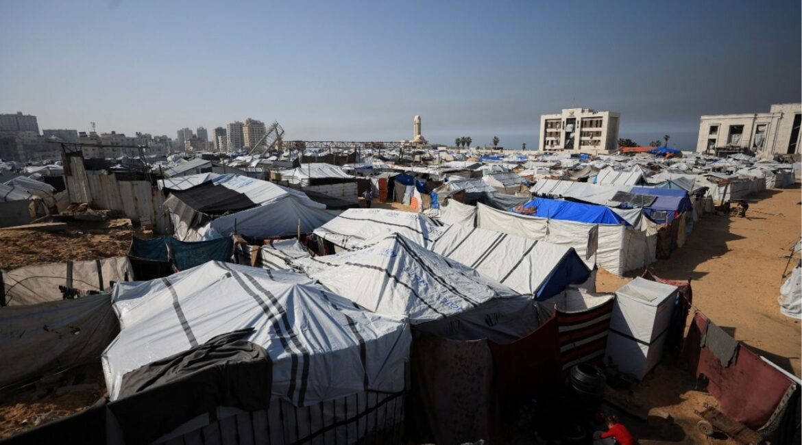 A general view of tent shelters housing displaced Palestinians who lost their homes during the war, amid worsening humanitarian conditions, in Gaza City, January 5, 2026. (Reuters/Dawoud Abu Alkas)