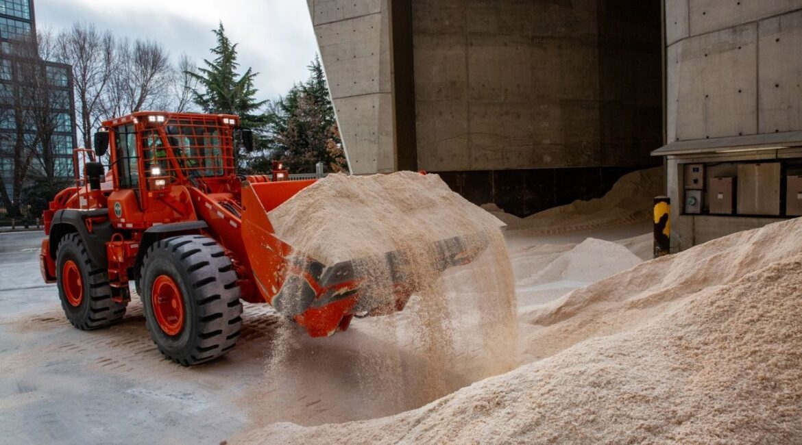 A municipal worker makes room for a shipment of road salt expected to arrive on Saturday morning at a storage facility in lower Manhattan on Friday, Jan. 23, 2026. A winter storm is expected to deliver a dangerous mix of sleet, freezing rain and heavy snow as it barrels across the country from the southern Rocky Mountains to New England from Friday into early next week. (Sara Hylton/The New York Times)