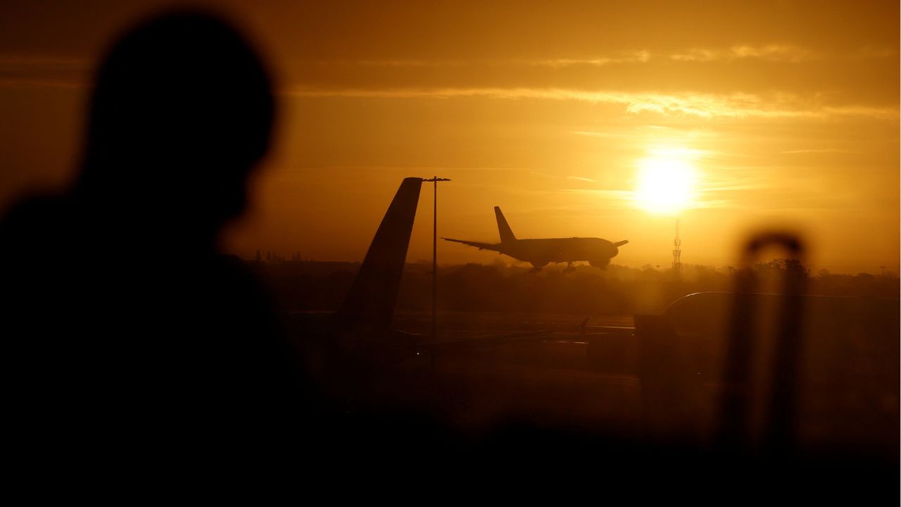 A passenger waits in departures as a British Airways plane lands at London Heathrow airport, London, Britain, November 15, 2025. (Reuters/Peter Cziborra/File Photo)