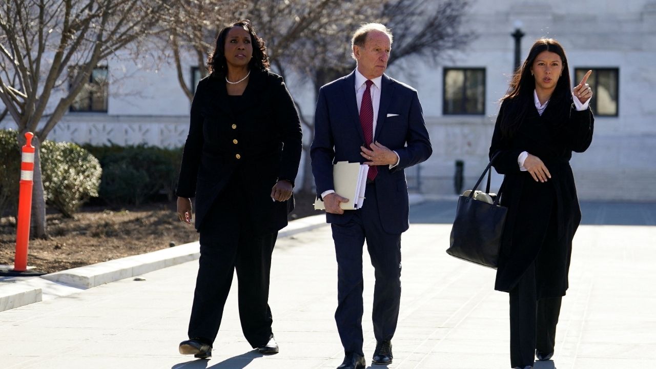 Federal Reserve Governor Lisa Cook, accompanied by lawyer Abbe Lowell, walks outside the U.S. Supreme Court, as Supreme Court justices consider U.S. President Donald Trump's effort to fire her, in Washington, D.C., U.S., January 21, 2026. (Reuters/Nathan Howard)