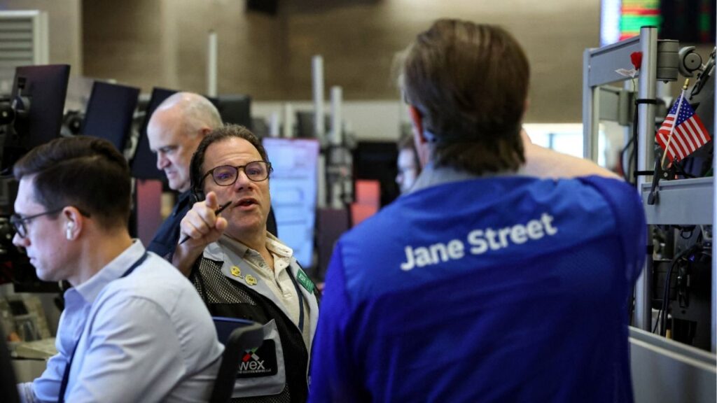 Futures-options traders work on the floor at the New York Stock Exchange's NYSE American (AMEX) in New York City, U.S., January 7, 2026. (Reuters/Brendan McDermid)