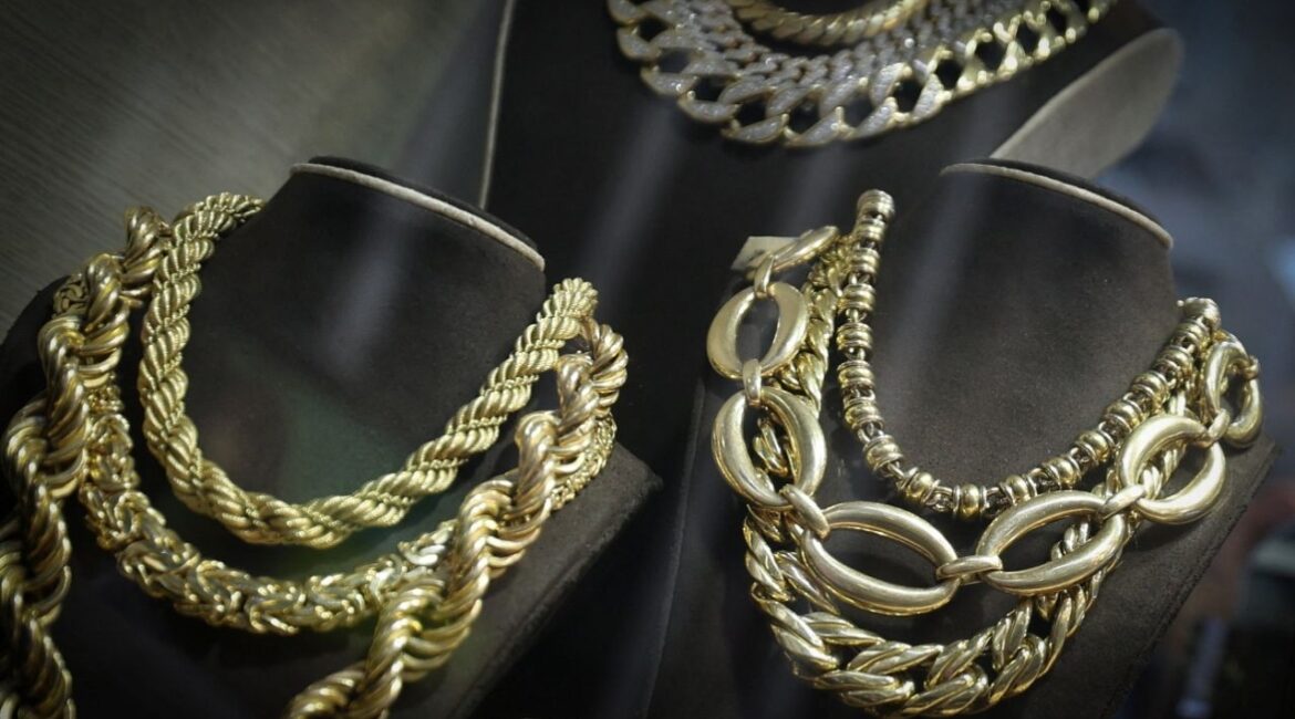 Gold jewelry is displayed in a shop window in Manhattan’s diamond district as global gold prices hovered near all-time highs in New York City, January 7, 2026. (Reuters/Mike Segar)