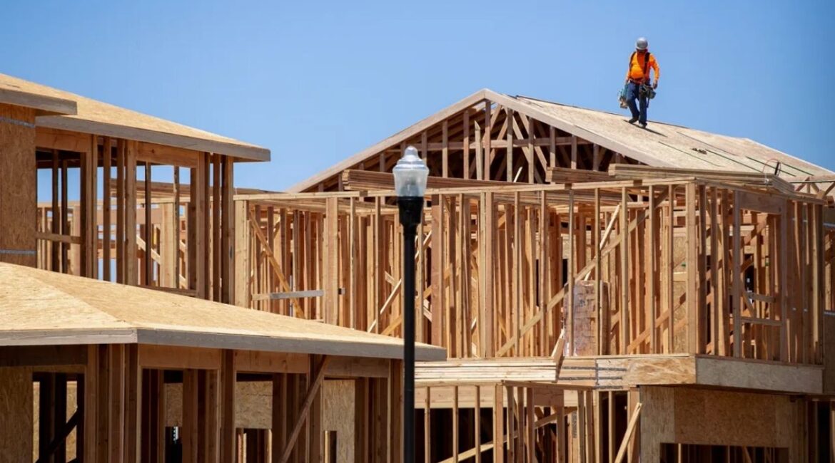 Housing construction in a neighborhood in Elk Grove on July 8, 2022. (CalMatters/Rahul Lal)