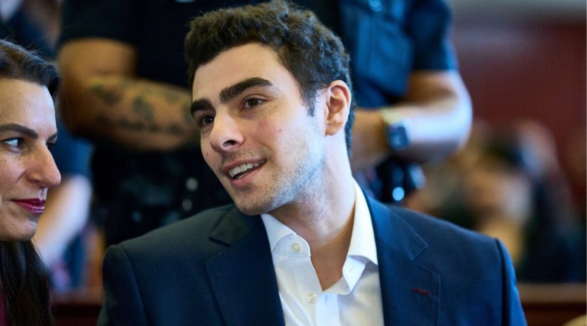 Luigi Mangione appears in good spirits as the suppression hearing for the murder of UHC CEO Brian Thompson goes into another week, in New York, U.S., December 12, 2025. (Curtis Means/Pool via Reuters)