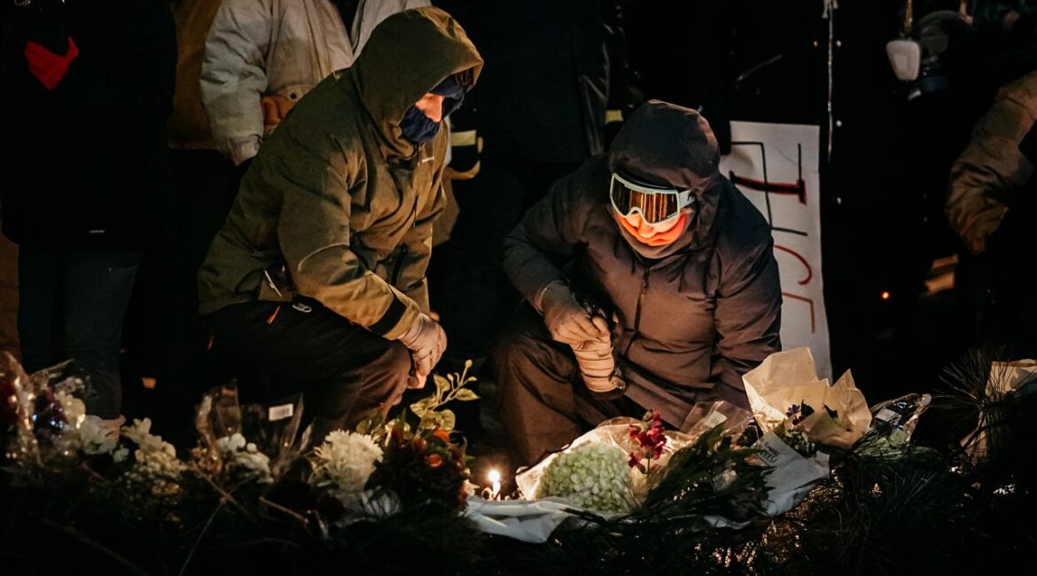 Image of night-time mourners at a vigil for slain ICU nurse Alex Jeffrey Pretti