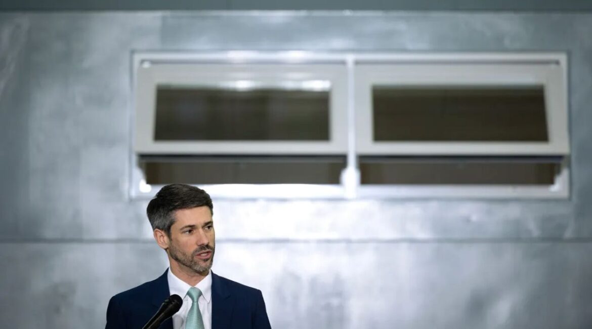 Image of San Jose Mayor Matt Mahan at Cal Expo. He's in a white shirt with a pale blue tie and dark suit.