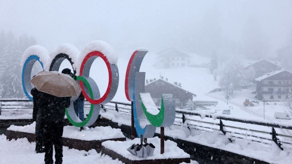 Milano Cortina 2026 Winter Olympics - Previews - Cortina d'Ampezzo, Italy - January 25, 2026 General view of the Olympic rings and the Paralympics Agitos logo covered in snow ahead of the Milano Cortina 2026 Winter Olympics (Reuters/Claudia Greco)