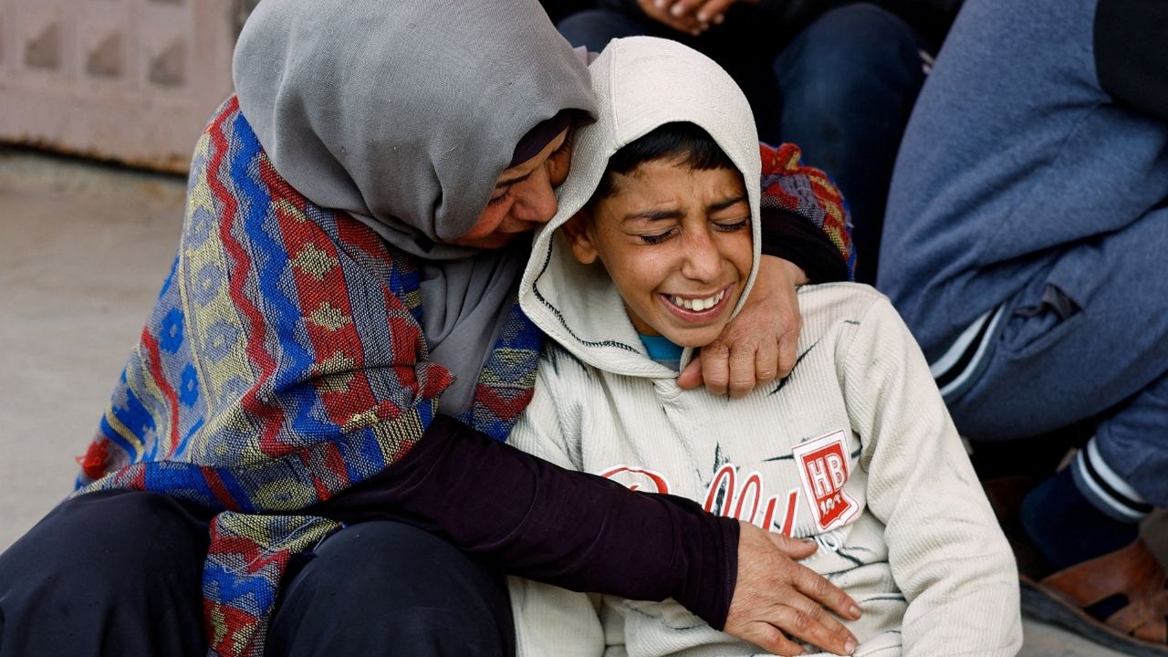 Mourners react during the funeral of Palestinians who, according to medics, were killed by Israeli strikes on Wednesday, at Al-Aqsa Martyrs Hospital, in Deir al-Balah, central Gaza Strip, January 21, 2026. (Reuters/Mahmoud Issa)