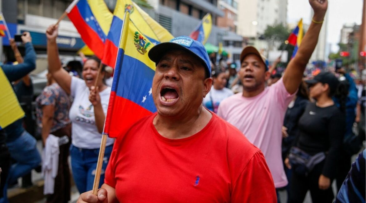 People attend a march calling for release of Venezuela's President Nicolas Maduro, after he and his wife Cilia Flores were captured following U.S. strikes on Venezuela, in Caracas, Venezuela January 4, 2026. (Reuters/Leonardo Fernandez Viloria)