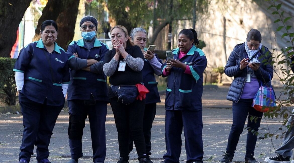 People stand after leaving a building following an earthquake, Mexico City, Mexico, January 2, 2026. (Reuters/Luis Cortes)