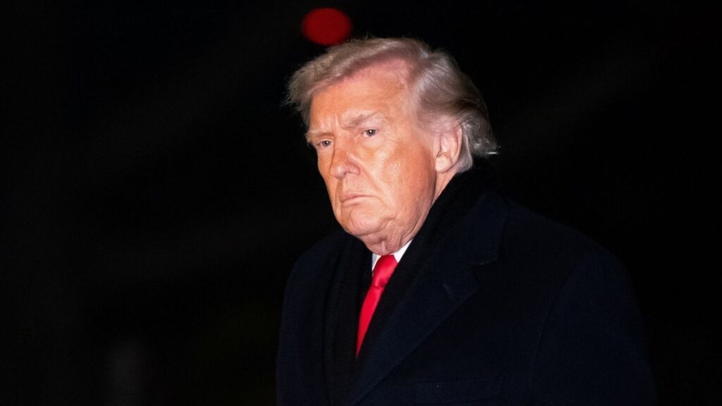 President Donald Trump walks from Marine One to the White House in Washington, D.C., U.S., January 20, 2026. (Reuters/Elizabeth Frantz)