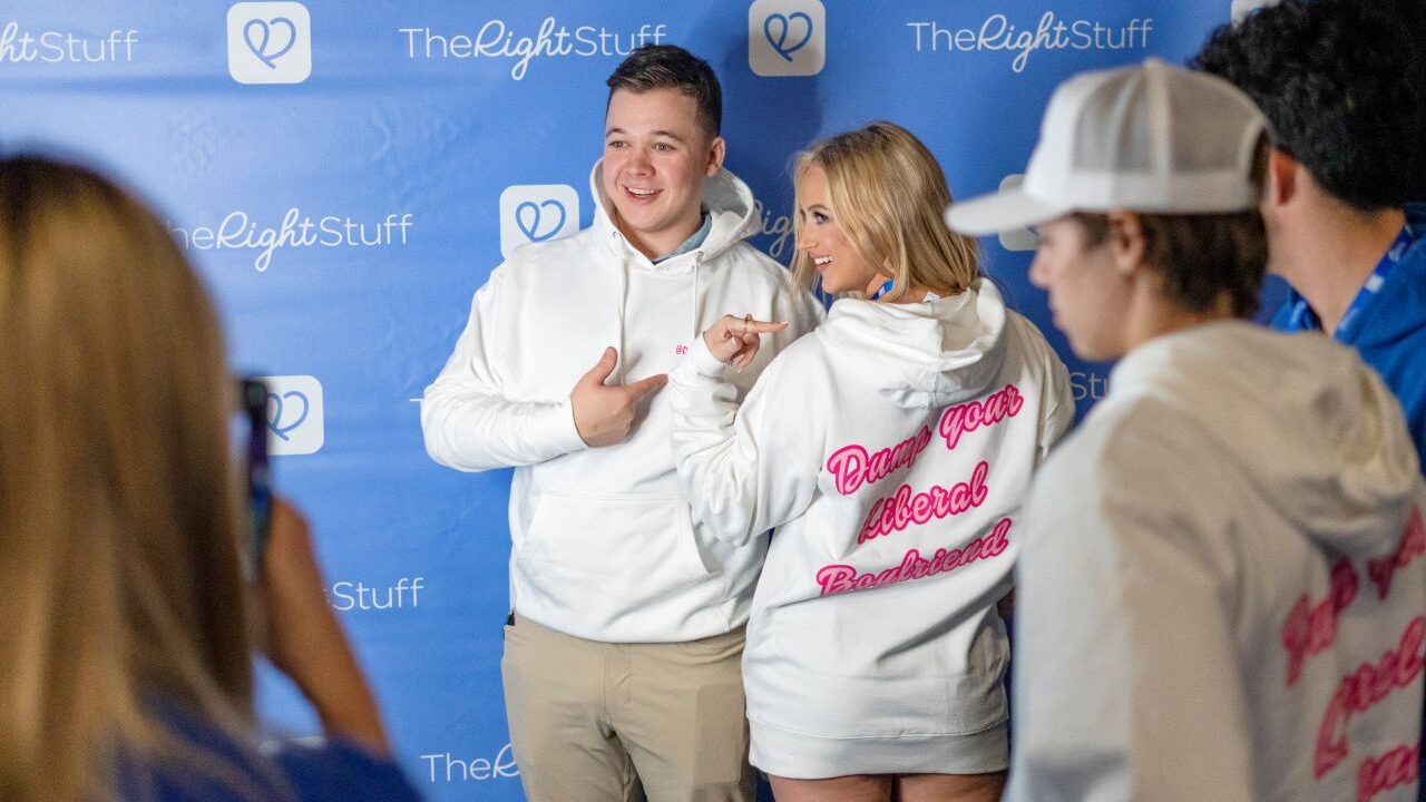 Image of Kyle Rittenhouse giving a thumbs-up along with his entourage