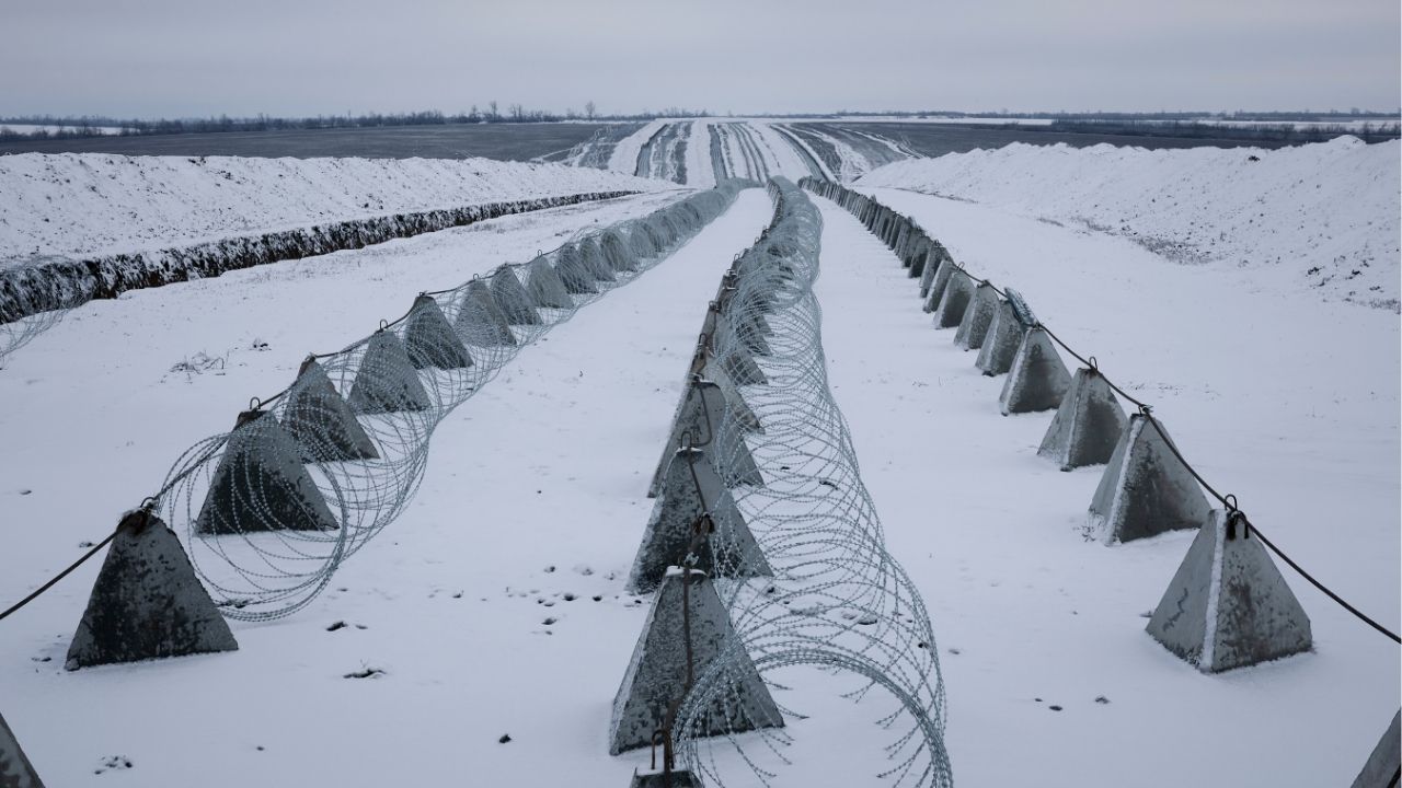 Razor wire and anti-tank “dragon’s teeth” on a Ukrainian line of defense in the Donbas region of Ukraine, Jan. 5, 2026. European leaders began meeting on Tuesday in Paris for the latest round of talks on peace for Ukraine, focusing on security commitments for the country in a potential cease-fire with Russia. (Tyler Hicks/The New York Times)