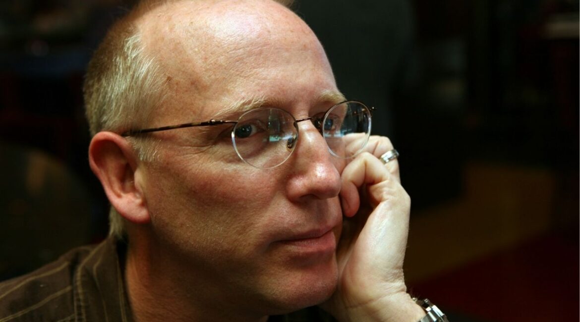 Scott Adams, creator of the comic strip “Dilbert,” in Dublin, Calif., Nov. 2, 2007. Adams, whose experience as a bank and phone company middle manager fueled his popular cartoon satires of corporate life, then was later dropped by more than 1,000 newspapers after his racist comments surfaced, died on Jan. 13, 2026, his ex-wife announced. He was 68. (Thor Swift/The New York Times)
