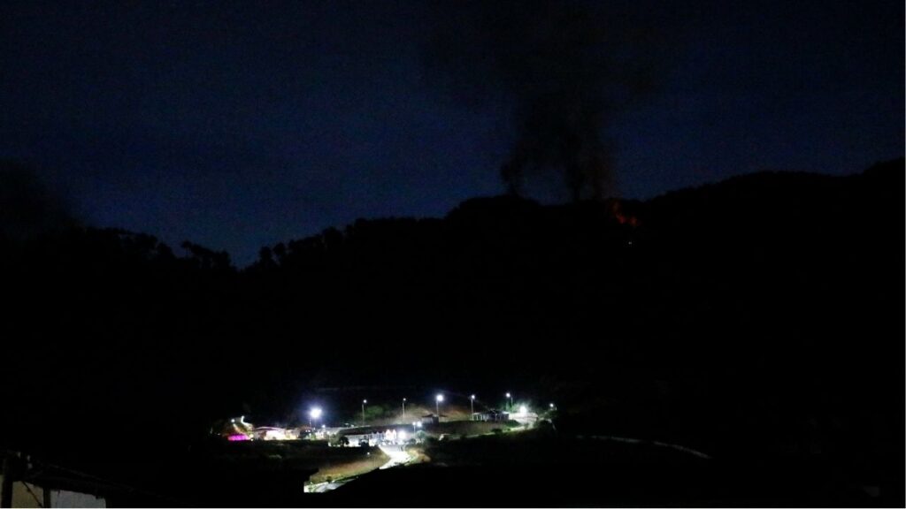 Smoke rises near Fort Tiuna, a military zone, during a full blackout, following explosions and loud noises, amid rising tensions between administrations of U.S. President Donald Trump and Venezuelan President Nicolas Maduro, in Caracas, Venezuela, January 3, 2026. REUTERS/Leonardo Fernandez Viloria