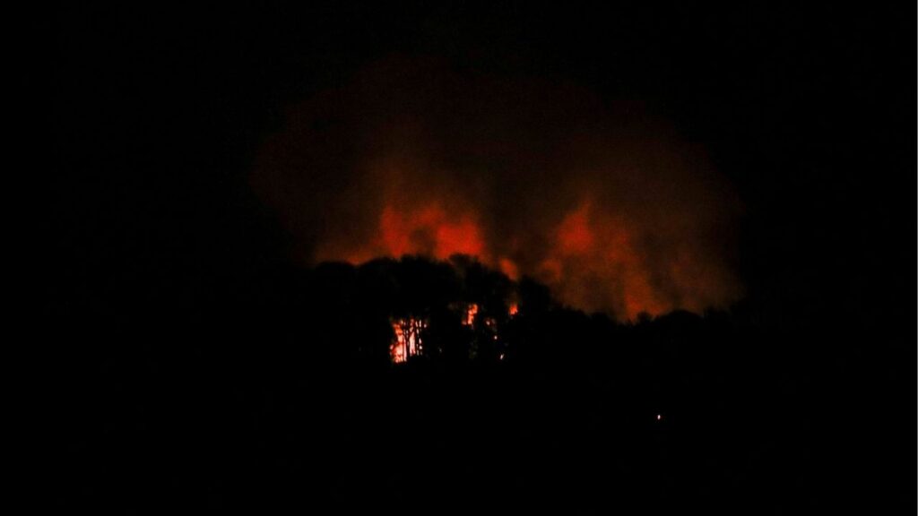 Smoke rises near Fort Tiuna, a military zone, during a full blackout, following explosions and loud noises, amid rising tensions between administrations of U.S. President Donald Trump and Venezuelan President Nicolas Maduro, in Caracas, Venezuela, January 3, 2026. REUTERS/Leonardo Fernandez Vilori