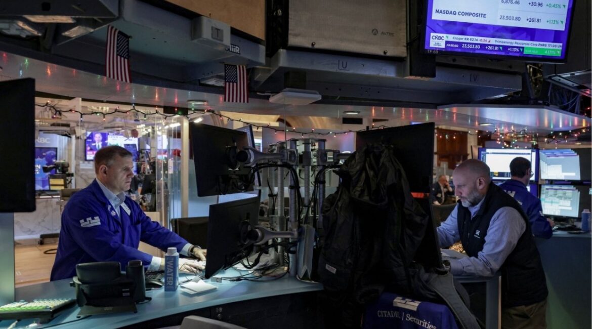 Traders work on the floor at the New York Stock Exchange (NYSE) in New York City, U.S., January 2, 2026. (Reuters/Jeenah Moon)
