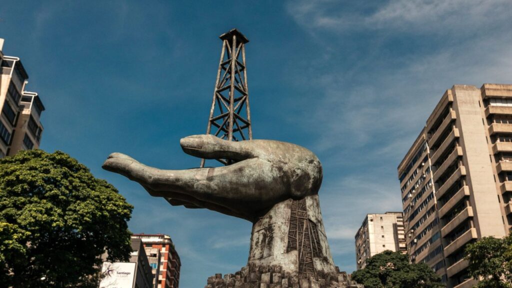 Image of a statue depicting a hand holding an oil derrick, symbolic of oil's importance to Venezuela