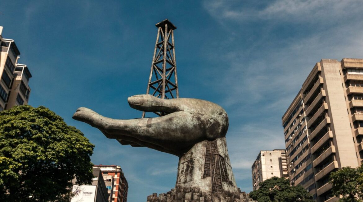 Image of a statue depicting a hand holding an oil derrick, symbolic of oil's importance to Venezuela