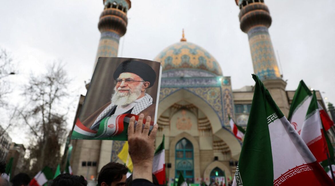 Image of protesters in Tehran demonstrating against the US-Israeli missile strikes
