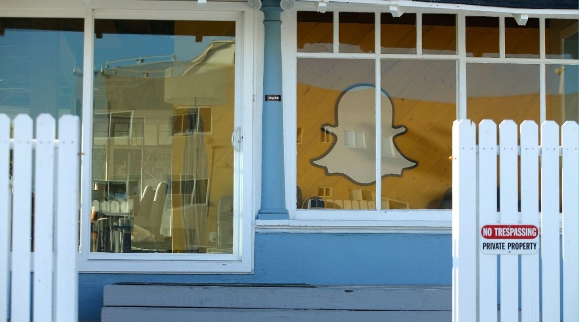 A former office building of Snap Inc. still remains with its logo on the wall in Venice Beach, California, U.S., March 1, 2017. (Reuters/Mike Blake)