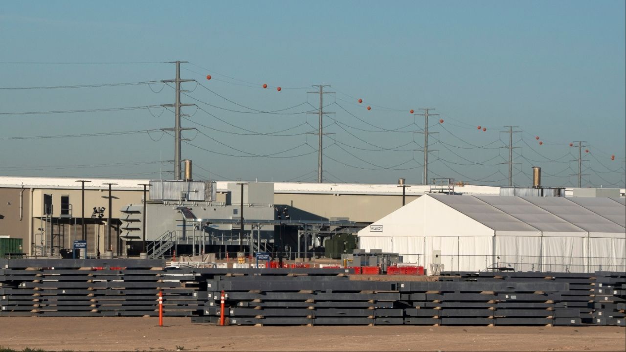 A view of a Microsoft data center under construction in Goodyear, Ariz., Jan. 14, 2026. In a nod to voter frustration over rising electricity prices, President Donald Trump said in his State of the Union address that he was negotiating pledges from major tech companies to pay a greater share of the energy costs associated with new data centers. (Rebecca Noble/The New York Times)