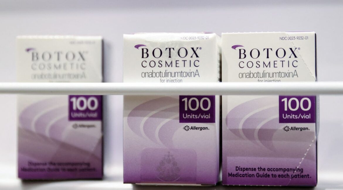 Boxes of Botox, owned by AbbVie, are seen in a clinic in Manhattan, New York, U.S., December 8, 2021. (Reuters/Andrew Kelly/File Photo)