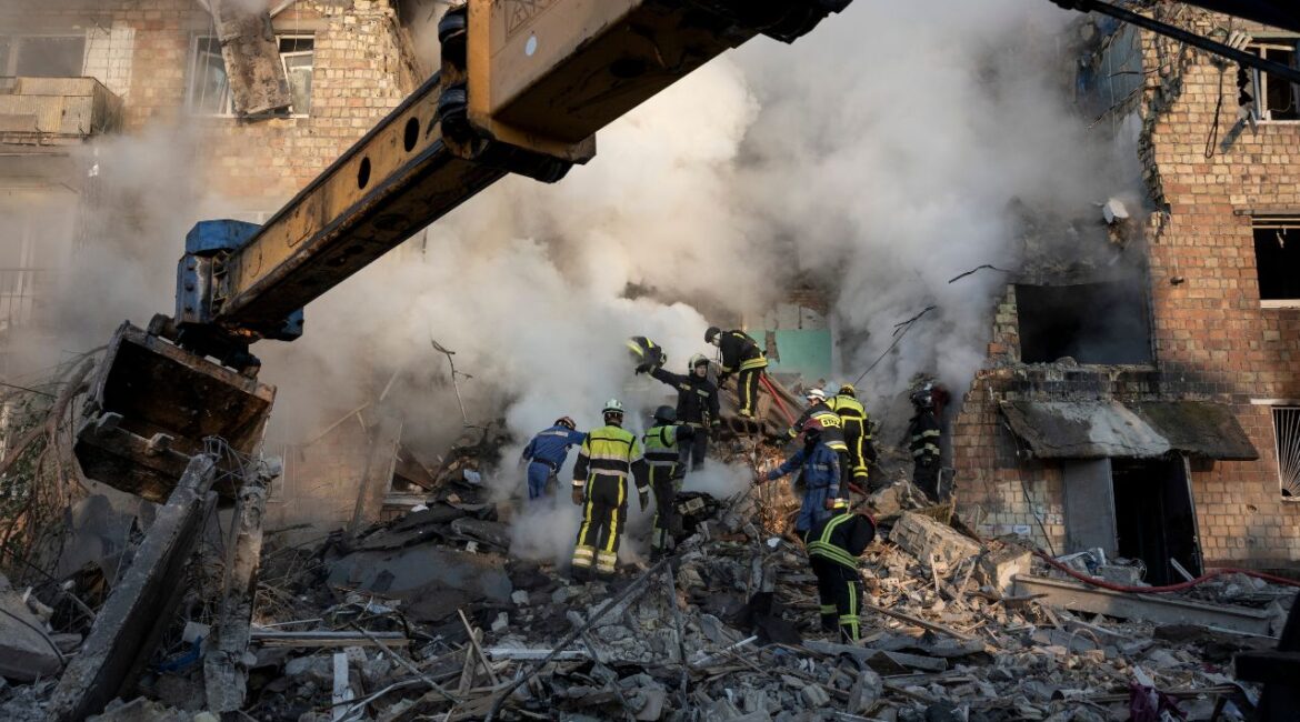 First responders at an apartment building that a Russian missile struck in Kyiv, Ukraine, August. 28, 2025. Russian attacks and Ukrainian civilian deaths rose as President Trump’s peace talks dragged on during his first year back in the White House. (Finbarr O’Reilly/ The New York Times)
