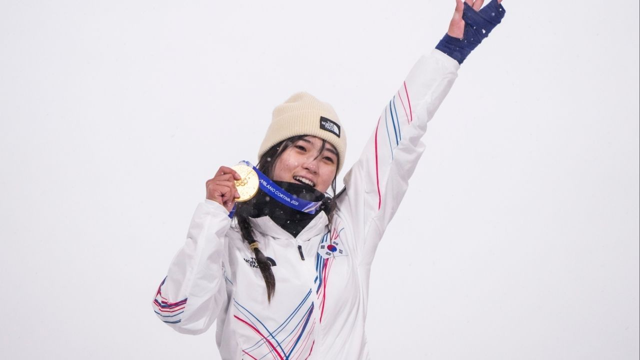 Gaon Choi of South Korea celebrates winning gold in the women’s snowboard halfpipe, during the 2026 Milan Cortina Winter Olympics in Livigno, Italy, on Thursday, Feb. 12, 2026. (Gabriela Bhaskar/The New York Times)