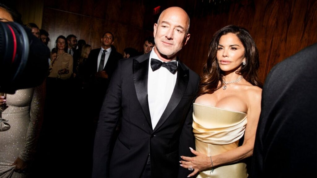Jeff Bezos and his wife, Lauren Sánchez Bezos, at a Kering Foundation gala in New York, Sept. 11, 2025. Bezos and Sánchez Bezos have been chosen as honorary chairs of the 2026 Met Gala, a position that often comes with a place in the receiving line and a position at the top of the steps at the Metropolitan Museum of Art. (Krista Schlueter/The New York Times)