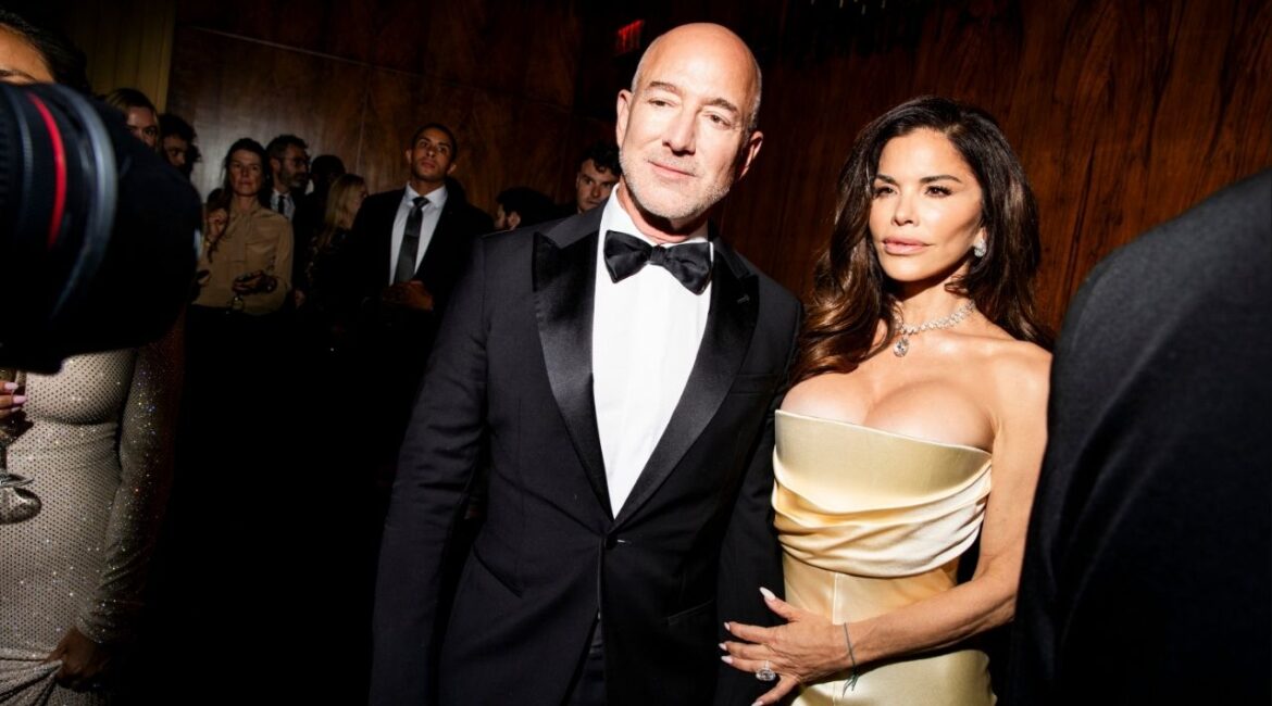 Jeff Bezos and his wife, Lauren Sánchez Bezos, at a Kering Foundation gala in New York, Sept. 11, 2025. Bezos and Sánchez Bezos have been chosen as honorary chairs of the 2026 Met Gala, a position that often comes with a place in the receiving line and a position at the top of the steps at the Metropolitan Museum of Art. (Krista Schlueter/The New York Times)