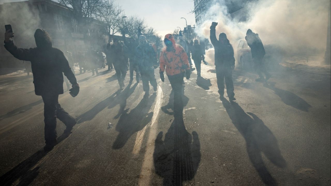 Protesters are surrounded by tear gas after confronting federal agents in Minneapolis, on Saturday, Jan. 24, 2026. The Trump administration’s Justice Department touted federal charges against 16 people over assaulting federal agents, but later decided to pursue more than half of the cases as low-level misdemeanors, including some that were downgraded after being filed as serious felonies. (David Guttenfelder/The New York Times)