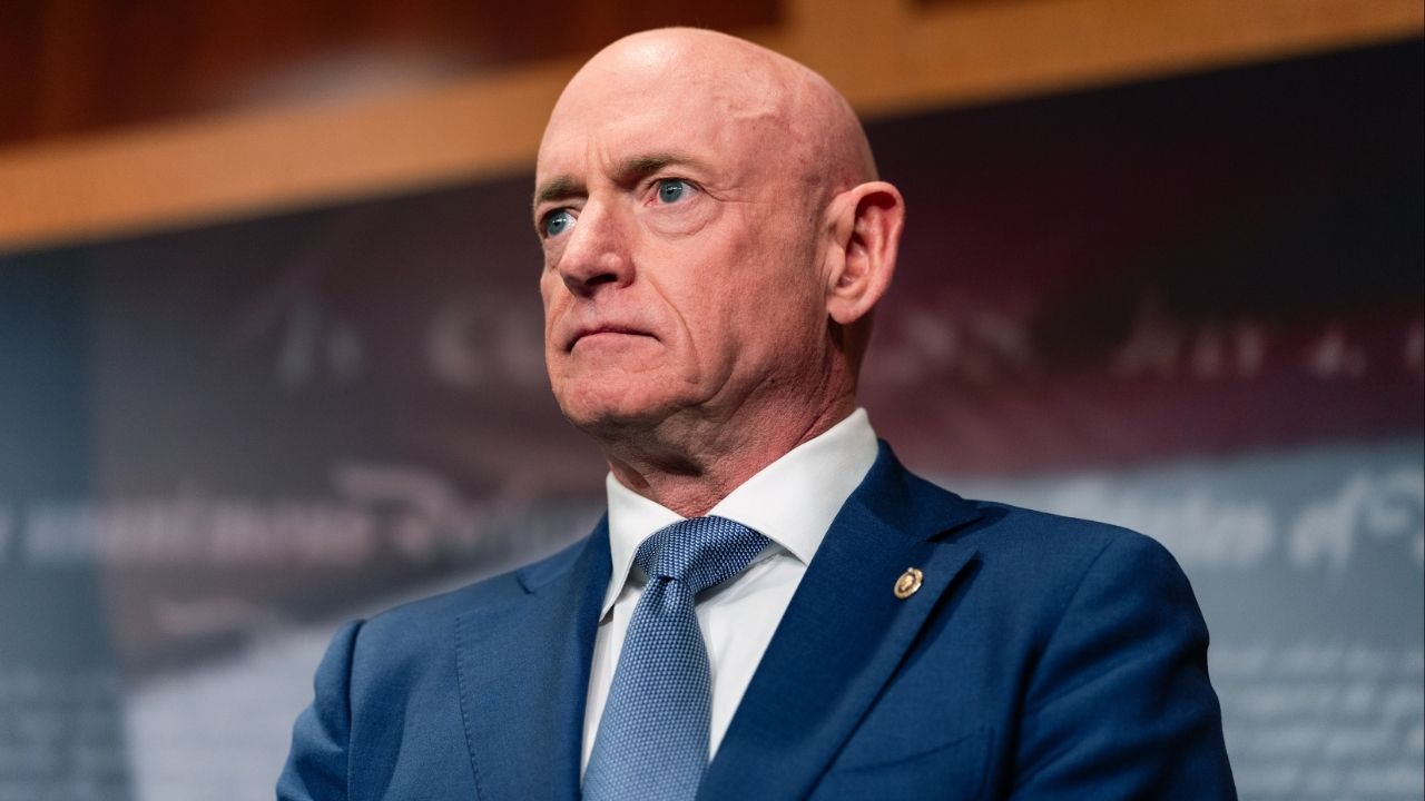 Judge Temporarily Blocks Hegseth from Punishing Kelly for Video