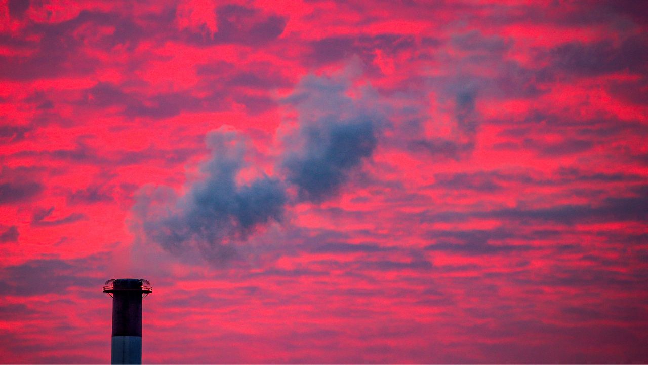 Steam rises from a smoke stack at sunset in Lansing, Michigan, U.S., January 17, 2018. (Reuters/Brendan McDermid)