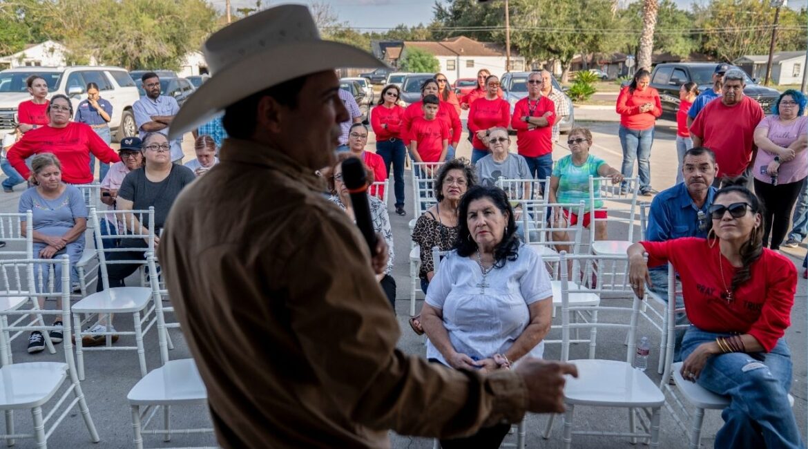 Tejano music star Bobby Pulido speaks to attendees at an event in Alice, Texas, Nov. 20, 2025. Democratic strategists believe that Bobby Pulido could be the kind of political unicorn who can put a seat that President Trump won by a whopping 18 percentage points in play this fall by appealing to working-class Latino voters. (Gabriel V. Cárdenas/The New York Times)