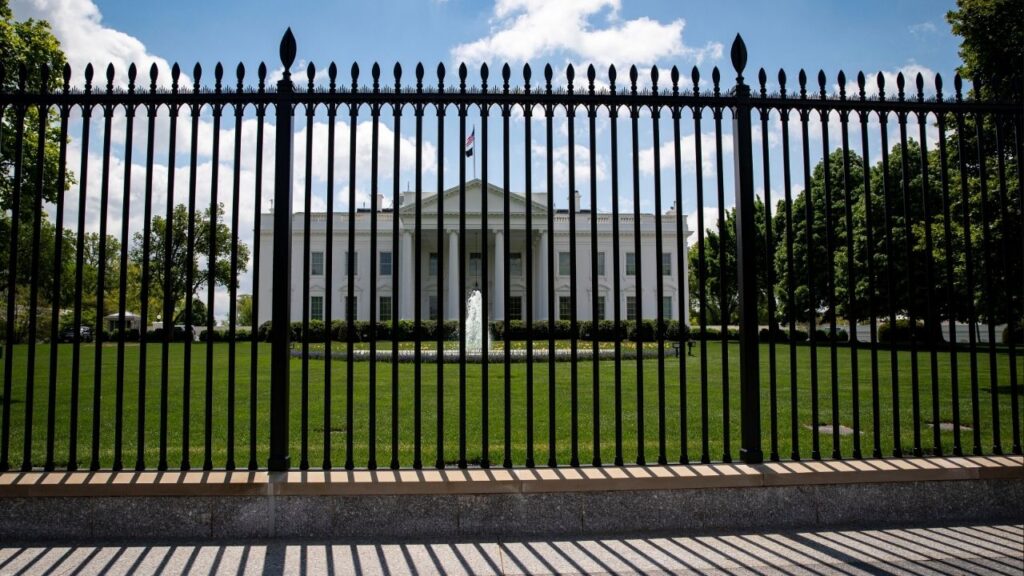 The White House is pictured behind a fence in Washington, U.S., April 25, 2021. (Reuters/Al Drago)
