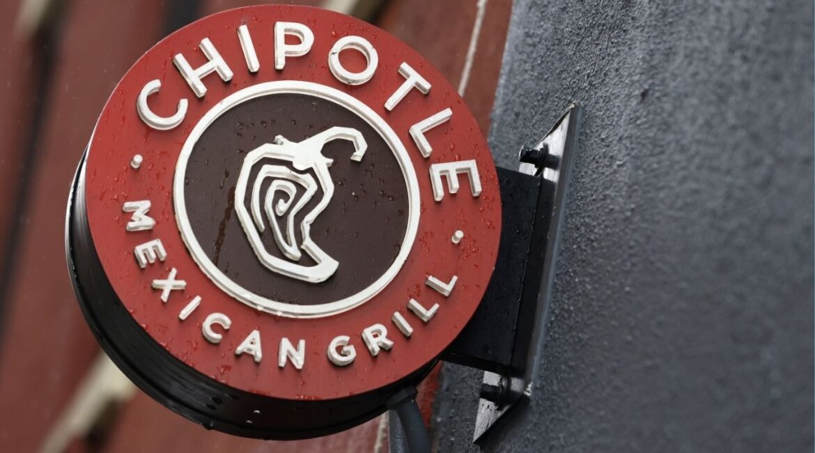 The logo of Chipotle is seen on one of their restaurants in Manhattan, New York City, U.S., February 7, 2022. (Reuters/Andrew Kelly)