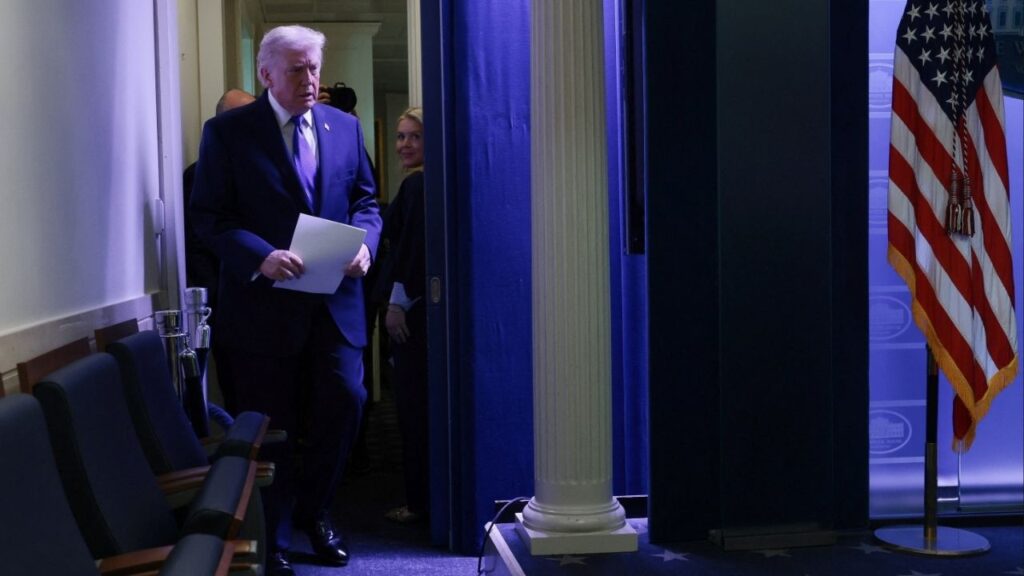 President Donald Trump arrives at a press briefing at the White House, following the Supreme Court's ruling that he had exceeded his authority when he imposed tariffs, in Washington, D.C., U.S., January 20, 2026. (Reuters/Jonathan Ernst)