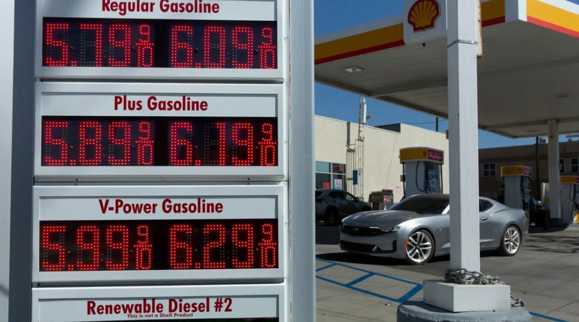 Image of high gas prices at a station in Northridge, California