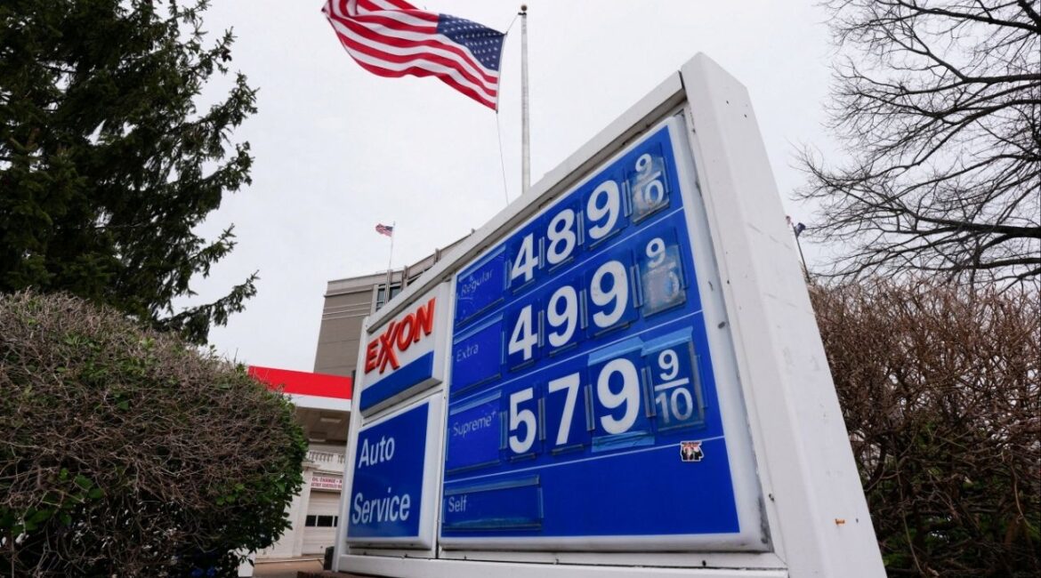A board displays gas prices amid the ongoing conflict with US-Israeli conflict with Iran, in Washington D.C., U.S., March 15, 2026. (Reuters File)