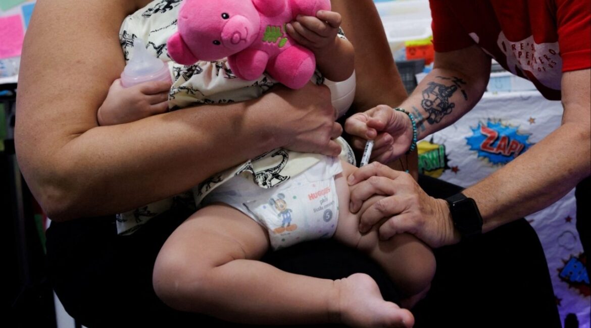 A one-year-old receives a dose of Moderna Spikevax (COVID-19 Vaccine, mRNA) at Skippack Pharmacy in Schwenksville, Pennsylvania, U.S. October 2, 2025. (Reuters/Hannah Beier)