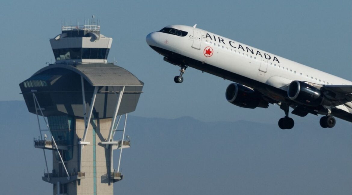 An Air Canada commercial airliner takes-off from Los Angeles International Airport in Los Angeles, California, U.S., November 6, 2025. (Reuters/Mike Blake)