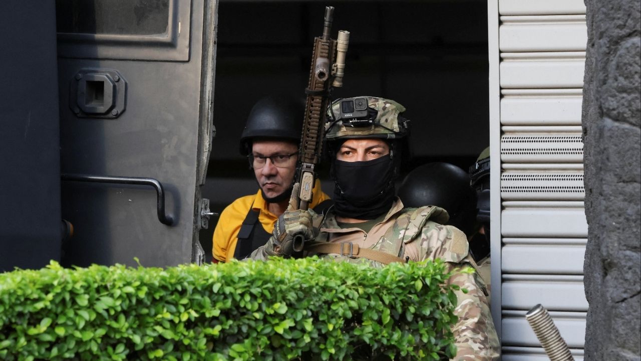 Celso Gamboa, Costa Rica’s former security minister and ex-magistrate, leaves the court after Costa Rica’s judiciary authorized his extradition to the United States on drug trafficking and conspiracy charges, in San Jose, Costa Rica October 7, 2025. (Reuters File)
