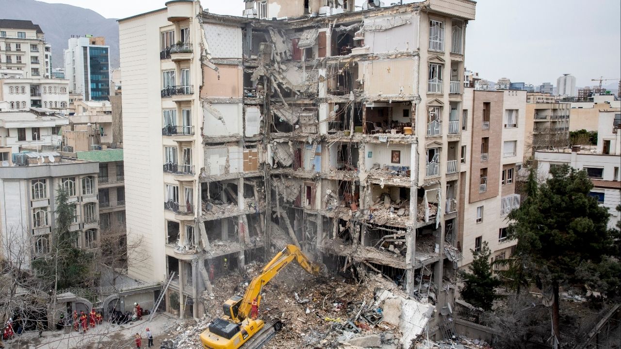 Emergency workers at a residential building that was the site of an airstrike in Tehran, on Monday, March 23, 2026. Saudi Arabia’s de facto leader, Prince Mohammed bin Salman, has been pushing Trump to continue the war against Iran, arguing that the campaign presents a “historic opportunity” to remake the Middle East. (Arash Khamooshi/The New York Times)