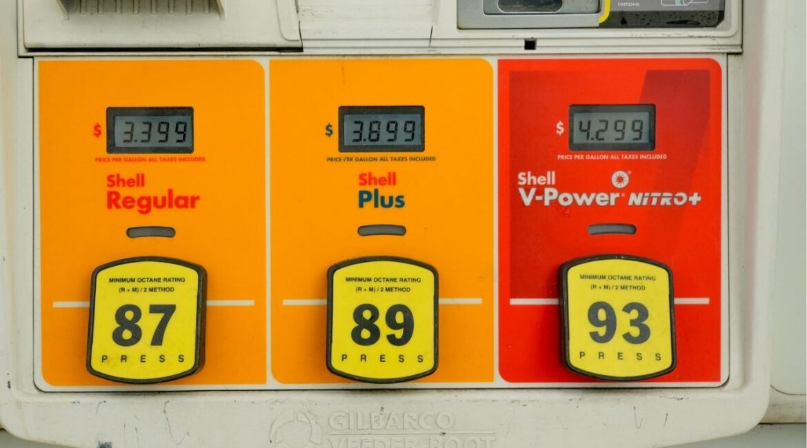Gas prices are seen at an Shell station pump as the price of oil and gas has surged amid the U.S.-Israeli conflict with Iran, in Washington, D.C., U.S., March 5, 2026. (Reuters/Ken Cedeno)