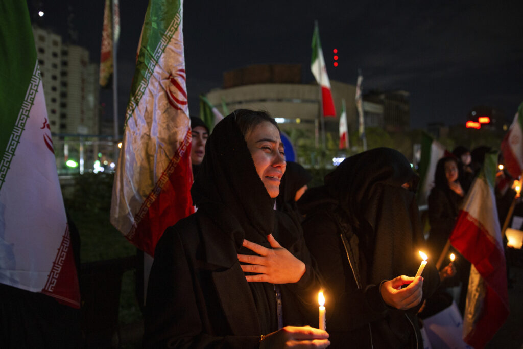 Image of Iranians mourning the assassination of Iran’s Supreme Leader Ayatollah Ali Khamenei at a vigil 