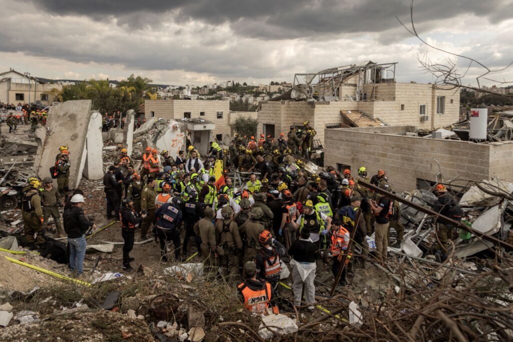 Image of Israeli first responders in Beit Shemesh after an Iranian missile strike